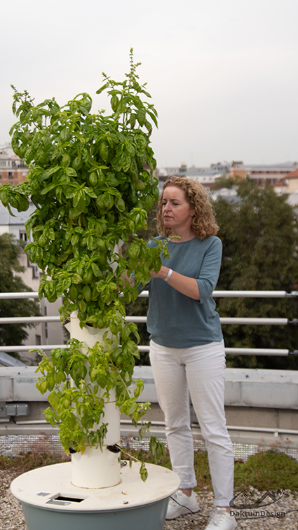 Suzanne broers van vertikaalmoestuinieren bij de towergarden